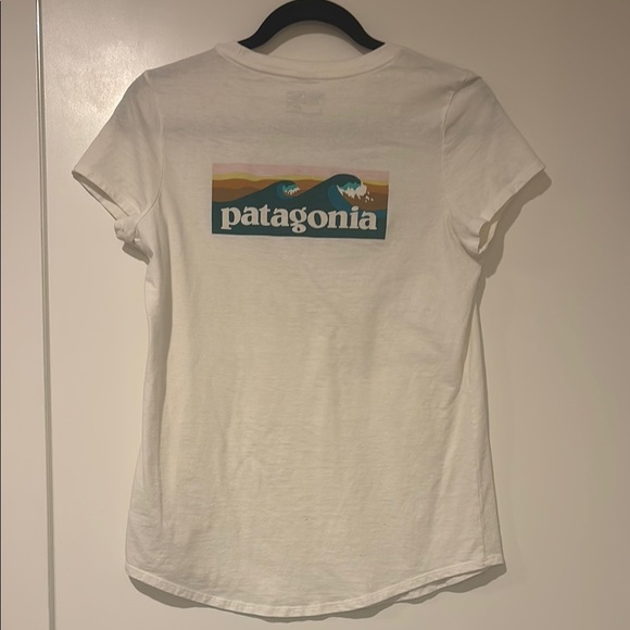 Patagonia Tops - Patagonia White U Neck T-Shirt - Small EUC